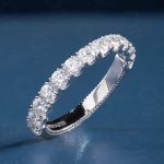 Nhẫn Band Nữa Vòng Kim Cương