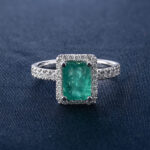 Nhẫn Ngọc Lục Bảo