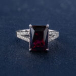 Nhẫn Kim Cương Gắn Đá Garnet
