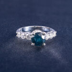 Nhẫn Sapphire Đính Kim Cương Thiên Nhiên