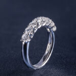 Nhẫn Band Nữa Vòng Kim Cương