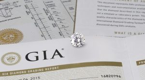 Huỳnh Quang Kim Cương Là Gì? Yếu Tố Ảnh Hưởng Đến Giá Trị Kim Cương