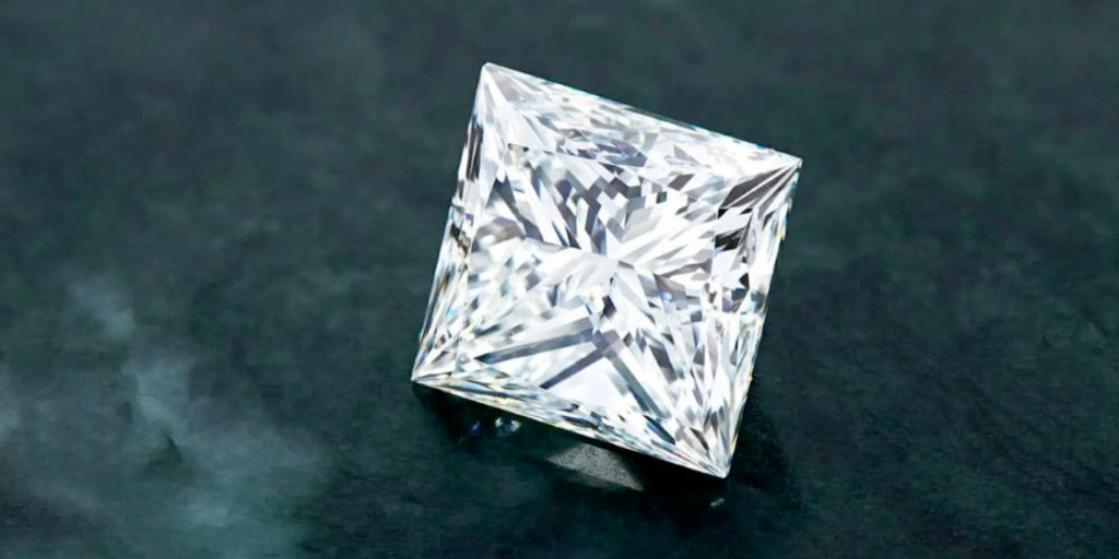 Kim Cương Giác Cắt Princess (Vuông) Là Gì? Ý Nghĩa Ẩn Giấu Sau Hình Mẫu Này