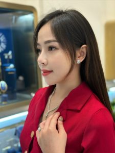 Tặng bông tai có ý nghĩa gì? Khuyên tai tượng trưng cho điều gì?