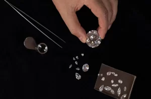 Mua kim cương có lỗ không? Địa thu mua không lỗ?