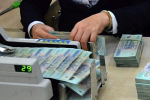 Có 200 Triệu Nên Mua Kim Cương Hay Gửi Tiết Kiệm?