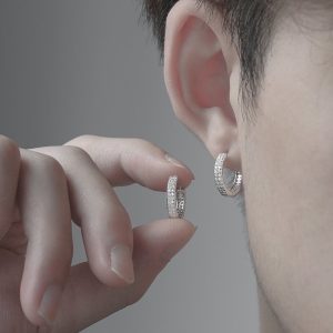 Mẫu Khuyên Tai Kim Cương Nam Phong Cách "HOT" Năm 2024