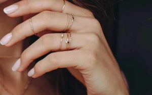 Ý Nghĩa Các Ngón Tay Đeo Nhẫn Trong Phong Thủy