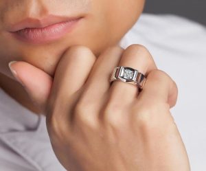 Xu Hướng Nhẫn Cầu Hôn Cho Nam Năm 2025: Từ Cổ Điển Đến Hiện Đại