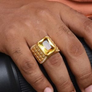 Ý Nghĩa Nam Đeo Nhẫn Ngón Giữa Tay Phải Trái Là Gì?