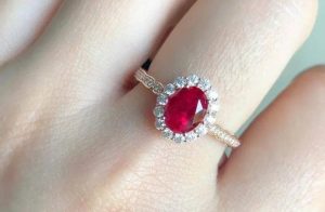 Đoán tính cách của cô ấy qua sở thích chọn nhẫn gắn đá quý