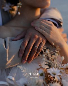 5 Ý Tưởng Chụp Ảnh Khoe Nhẫn Cưới Đẹp Và Vô Cùng Độc Đáo