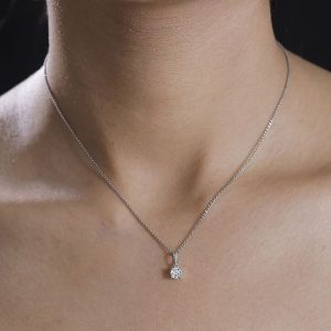 Trào Lưu Đeo Kim Cương Hằng Ngày – Trang Sức Cao Cấp Không Còn “Cất Tủ”