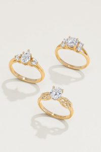 Nhẫn Đính Hôn Làm Bằng Gì?