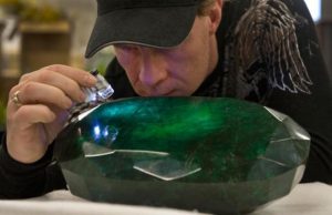 Chiêm Ngưỡng Ngọc Lục Bảo Lớn Nhất Thế Giới Hiện Nay