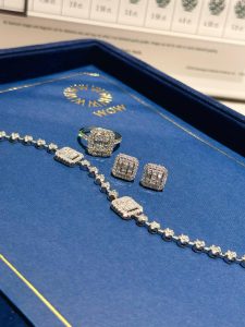 Trang Sức Cưới Có Nhất Thiết Là Vàng 24K Không? Kim Cương Được Không?