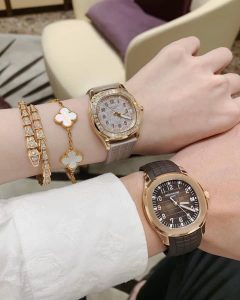 Cách Kết Hợp Nhẫn Và Đồng Hồ Của Cô Nàng Hiện Đại